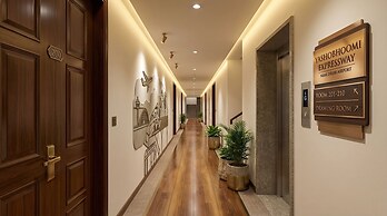 Yashobhoomi Airport Hotel Grand Tashree