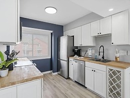 A Little Shore Thing 1 Bedroom Condo by RedAwning