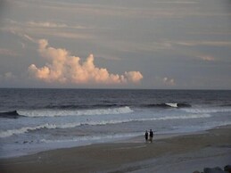 A Beach Dream 1 Bedroom Condo by RedAwning