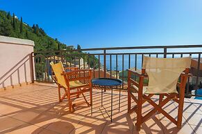 Takis House in Katavolos