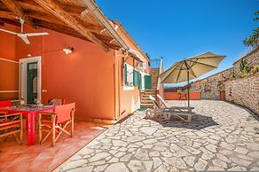 Takis House in Katavolos