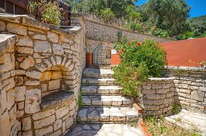 Takis House in Katavolos