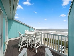 Captain's Quarter 2 Bedroom Condo by Redawning