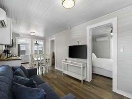Coastal Classic 2 Bedroom Cottage by RedAwning