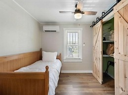 Coastal Classic 2 Bedroom Cottage by RedAwning