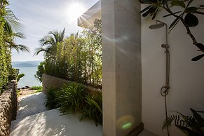 Kerem Luxury Beachfront Villas