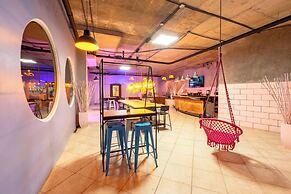 MARINN Tropical Vibes Hotel