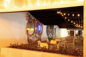 MARINN Tropical Vibes Hotel