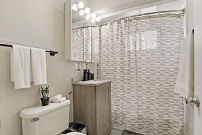 Posh 1BR Apartment in Arlington Heights