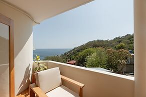 Casa Roni by Xeno