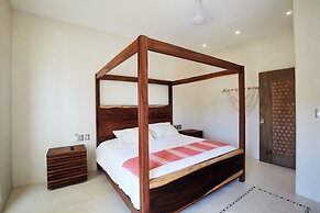 Casa Roni by Xeno