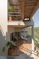Casa Roni by Xeno