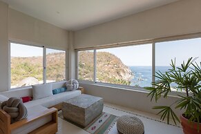 Casa Roni by Xeno