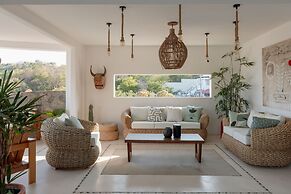 Casa Roni by Xeno