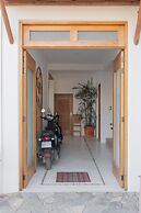 Casa Roni by Xeno