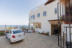 Casa Roni by Xeno
