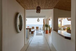 Casa Roni by Xeno