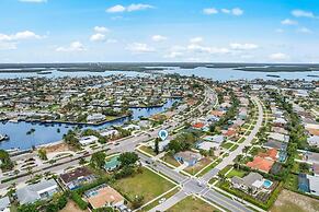 N Collier 1201, Marco Island Vacation Rental 3 Bedroom Home by Redawni