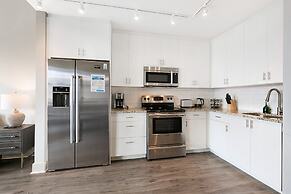 Spacious Condo near Local Favorite Spots