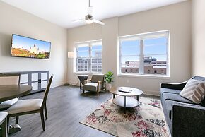 Spacious Condo near Local Favorite Spots