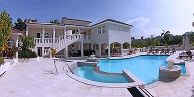 Luxury Villas - Mandatory All-Inclusive