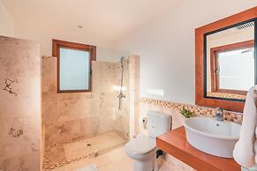 Amazing Villa With Ocean View at Puerto Bahia E6