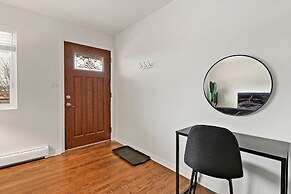 Picturesque 1BR Apt in Arlington Heights