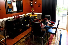 Amazin Lrg 3 Bed house w/ King bed