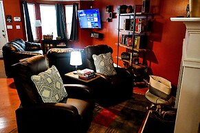 Amazin Lrg 3 Bed house w/ King bed