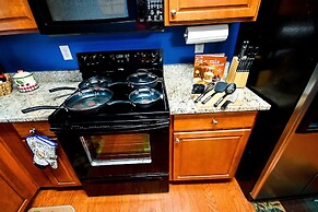 Amazin Lrg 3 Bed house w/ King bed