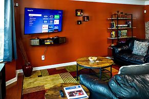 Amazin Lrg 3 Bed house w/ King bed