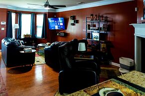 Amazin Lrg 3 Bed house w/ King bed