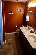 Amazin Lrg 3 Bed house w/ King bed