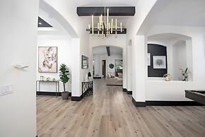 5BR Resort Style Entertainer with Pool, Spa, BBQ