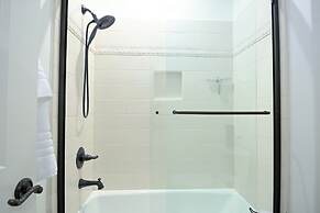 5BR Resort Style Entertainer with Pool, Spa, BBQ