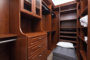 5BR Resort Style Entertainer with Pool, Spa, BBQ