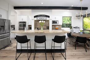 5BR Resort Style Entertainer with Pool, Spa, BBQ