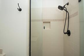 5BR Resort Style Entertainer with Pool, Spa, BBQ