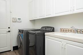 5BR Resort Style Entertainer with Pool, Spa, BBQ