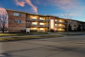 Scenic 1BR APT in Arlington Heights