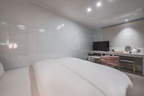 FEBRUARY HOTEL LIONS PARK DAEGU
