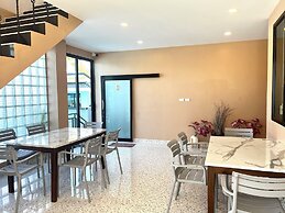 USABAI Riverside Boutique Hotel