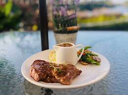 USABAI Riverside Boutique Hotel