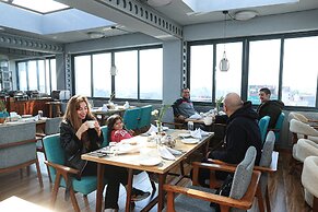 Woodapple Hotel and Spa