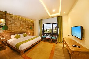 Woodapple Hotel and Spa