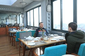 Woodapple Hotel and Spa