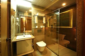 Woodapple Hotel and Spa