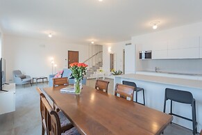 Dream Lake Apartments