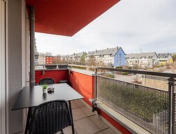 Modern Stylish Apartment w Balcony View