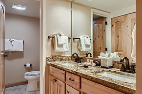 Few Minutes From Ski Resorts, Shuttle, Garage, And Beautiful Views! 2 